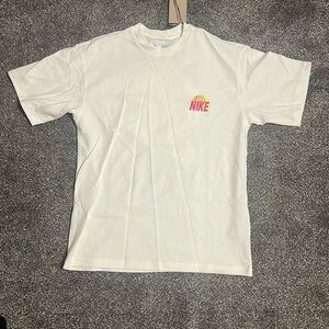 Adult unisex size m Nike tee shirt
